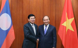 Thủ tướng Nguyễn Xuân Phúc hội đàm với Thủ tướng Lào Thongloun Sisoulith