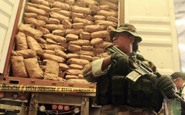 Bolivia bắt 700 đối tượng, thu 21,2 tấn ma túy