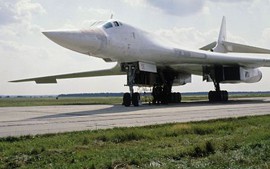 Đẳng cấp "Thiên nga trắng" TU-160