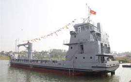 Quảng Ninh: Hạ thủy 2 tàu đổ bộ xuất khẩu sang châu Mỹ