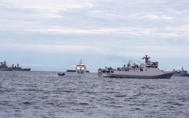 Chùm ảnh: Hải quân VN tham gia diễn tập thực binh trên biển