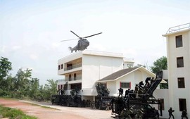 Đặc công Việt Nam diễn tập đột kích chống khủng bố