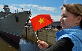 Nga hạ thủy chiến hạm Báo đốm đóng cho Việt Nam