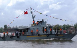 Biên phòng Cà Mau ra mắt tàu tuần tra BT 19-98-01