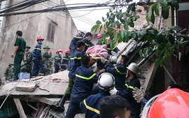Sập nhà ở phố Cửa Bắc: 2 người tử vong