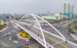 Thông xe cầu vòm thép khổng lồ đẹp nhất Việt Nam