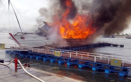 Yêu cầu điều tra vụ cháy tàu du lịch ở Tuần Châu