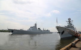 Thượng tướng Hải quân và Biên đội tàu chiến Trung Quốc thăm Việt Nam