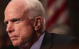 Chính giới Mỹ bày tỏ lòng kính trọng ông John McCain
