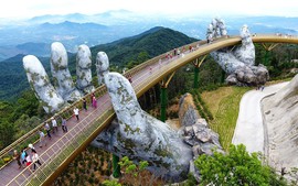 Cầu Vàng Đà Nẵng lọt Top 100 địa điểm tuyệt vời nhất thế giới
