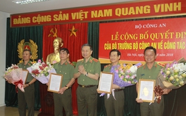 4 tướng Công an nhận quyết định nghỉ hưu