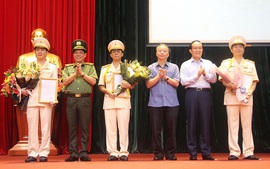 Trao quyết định bổ nhiệm 3 Phó Giám đốc Công an Hà Nội