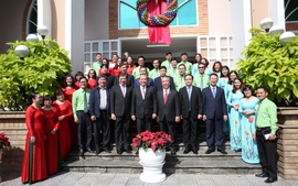 Phó Thủ tướng Thường trực chúc mừng Giáng sinh tại Đà Nẵng