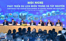 Thủ tướng cùng 19 tỉnh, thành miền Trung, Tây Nguyên bàn phát triển du lịch