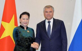 Chủ tịch Quốc hội Nguyễn Thị Kim Ngân hội kiến Chủ tịch Đuma Quốc gia Nga