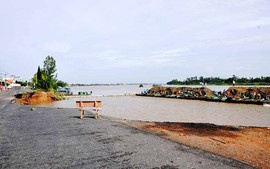 85m đường QL91 sụp xuống sông Hậu; An Giang ban bố tình huống khẩn cấp