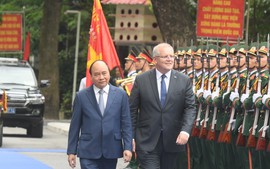 Thủ tướng Việt Nam - Australia thăm Bệnh viện dã chiến cấp 2, số 2