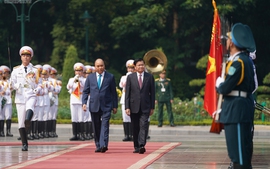 Chùm ảnh: Thủ tướng Nguyễn Xuân Phúc đón, hội đàm với Thủ tướng Lào