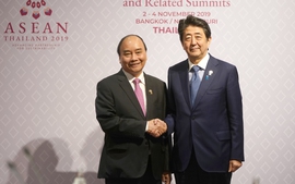 Thủ tướng Nguyễn Xuân Phúc gặp Thủ tướng Nhật Bản 