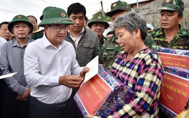 Phó Thủ tướng Trịnh Đình Dũng kiểm tra công tác ứng phó bão