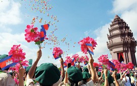 Lãnh đạo Đảng, Nhà nước chúc mừng Quốc khánh Campuchia