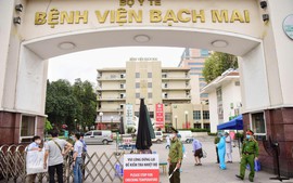 Bệnh viện Bạch Mai không thể dừng tiếp nhận, cứu người