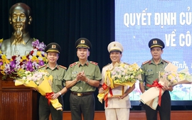 Trao quyết định bổ nhiệm Giám đốc Công an tỉnh Hà Tĩnh