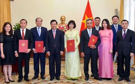 Phó Thủ tướng trao quyết định bổ nhiệm 4 tân Đại sứ, Tổng Lãnh sự