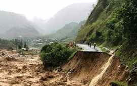 Bão đi vào Quảng Bình, Hà Tĩnh và suy yếu; cảnh báo lũ quét, sạt lở đất, ngập lụt