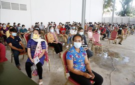 Diễn biến COVID-19 tại Campuchia tiếp tục gây lo ngại; Lào gia hạn phong tỏa lần 3
