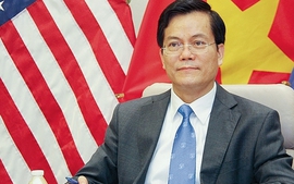 Hoa Kỳ đang xem xét tiếp tục viện trợ thêm vaccine phòng COVID-19 cho Việt Nam