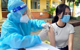 Hơn 400.000 học sinh tại 3 tỉnh thành đã được tiêm vaccine phòng COVID-19