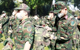 Hàng trăm thầy thuốc áo lính lên đường hỗ trợ các tỉnh miền Nam chống dịch