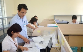Có được hưởng đồng thời phụ cấp thu hút và phụ cấp lâu năm?