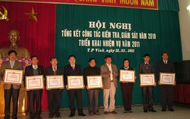 Đẩy mạnh công tác kiểm tra, giám sát gắn với chống tham nhũng