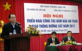 Triển khai công tác an toàn giao thông đường sắt năm 2012