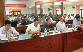 Triển khai kế hoạch thực hiện việc học tập và làm theo tấm gương đạo đức Hồ Chí Minh năm 2012