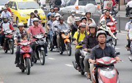 Trả lời về mức thu phí sử dụng đường bộ với xe máy