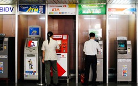 Ngày đầu thu phí ATM nội mạng