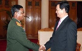 Thủ tướng tiếp Tổng Tham mưu trưởng Quân đội Lào