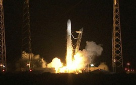 Tàu vũ trụ SpaceX lên Trạm ISS