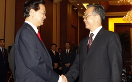 Gov’t chiefs of VN, China meet in Sichuan 
