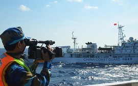 Chinese ships damage Vietnamese fisheries surveillance vessel