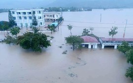 Heavy rains, floods leave ten dead, missing in central Viet Nam