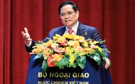 Viet Nam does not take side, PM reaffirms