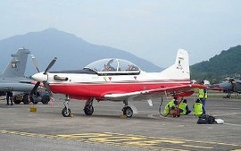  Máy bay huấn luyện bay cao 10.000 m 