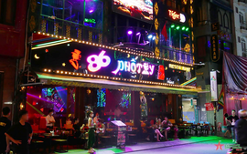 HCMC allows bars, dance clubs, karaoke parlors to re-open from next week