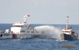 遭中国船只撞击  越南执法船船体破损