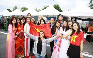 Number of Vietnamese students studying abroad sets record high