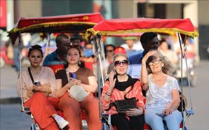 Viet Nam attracts early 14 million foreign visitors in first eight months